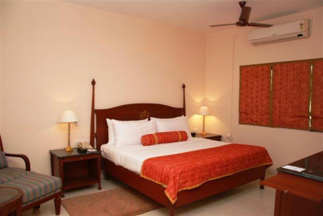 The Lalit Traveller Khajuraho Hotel Esterno foto
